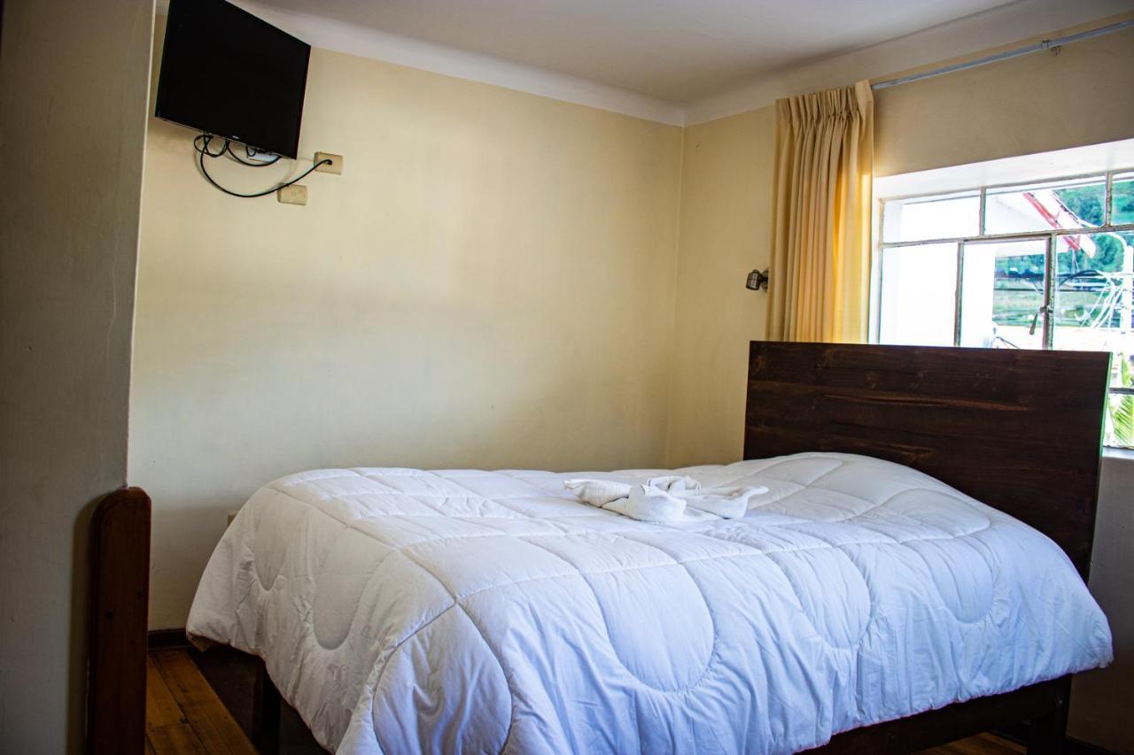 Hotel Los Laureles Calca ภายนอก รูปภาพ