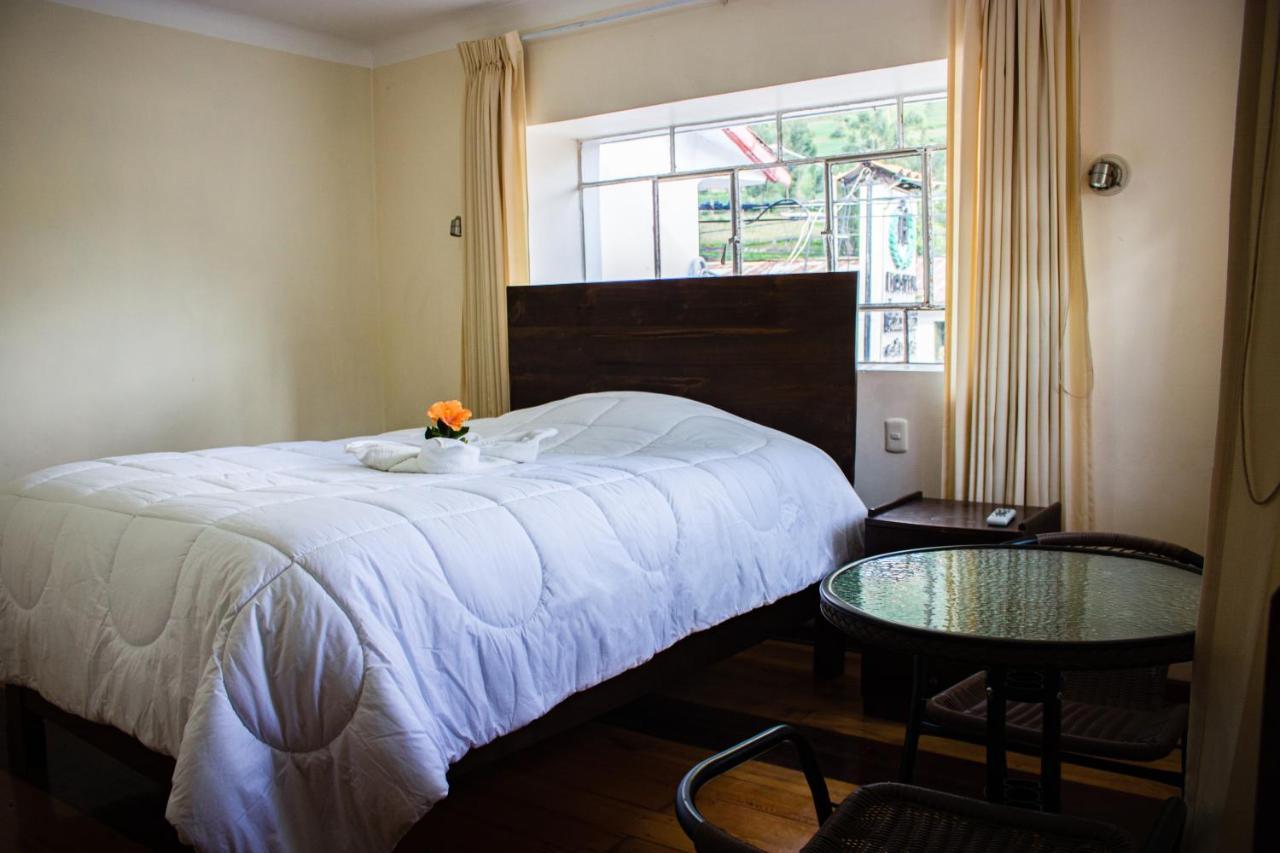 Hotel Los Laureles Calca ภายนอก รูปภาพ