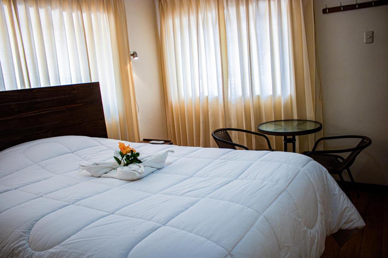 Hotel Los Laureles Calca ภายนอก รูปภาพ